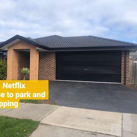 Sweet Four Bedroom Home @Cranbourne West Exterior photo